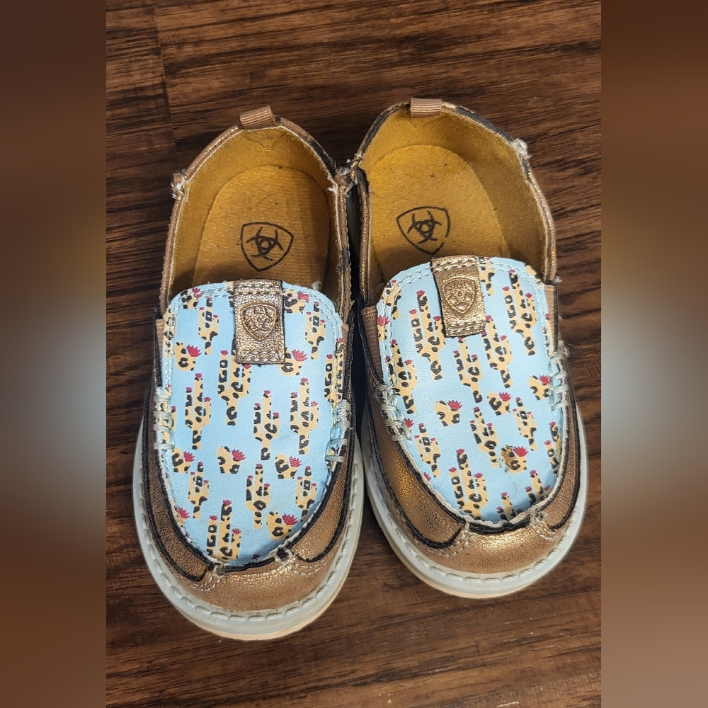 Ariat Toddler Lil' Stompers Piper Cruiser casual shoes in gold and teal.